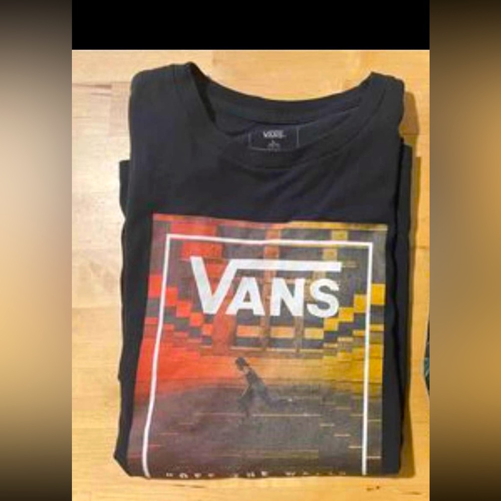 LOT: Youth T-shirt, shorts, jean joggers